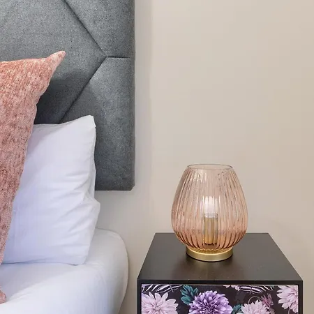 Апартаменти Vivienda Turistica Reformada En Zona Residencial Con Garaje Y Wifi *