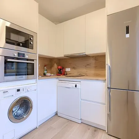 Vivienda Turistica Reformada En Zona Residencial Con Garaje Y Wifi * Більбао