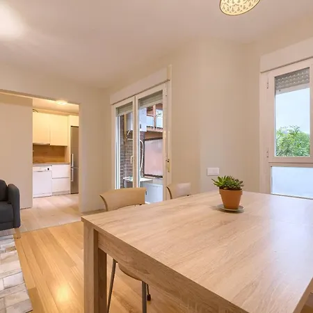 Apartman Vivienda Turistica Reformada En Zona Residencial Con Garaje Y Wifi