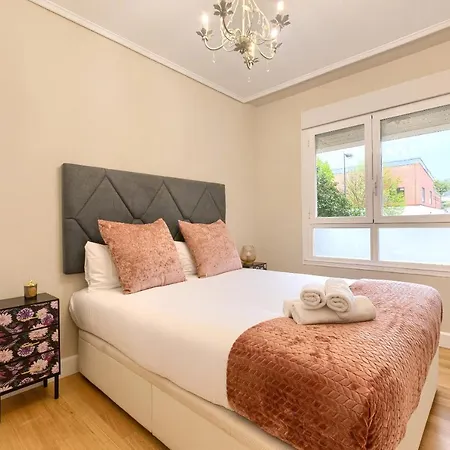 Apartamento Vivienda Turística Reformada En Zona Residencial Con Garaje Y Wifi