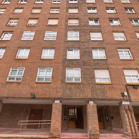 Vivienda Turística Reformada En Zona Residencial Con Garaje Y Wifi