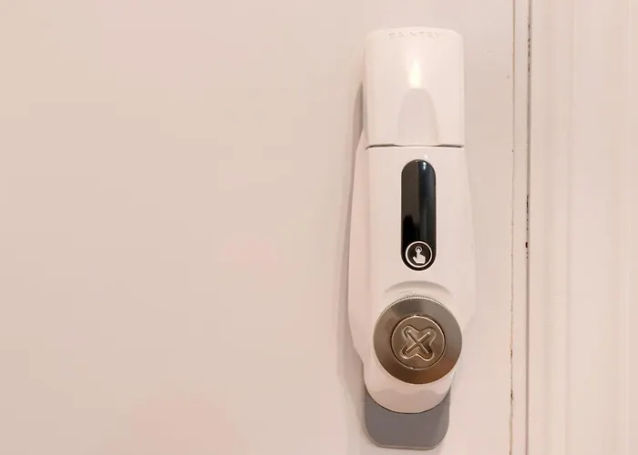 Vivienda Turistica Reformada En Zona Residencial Con Garaje Y Wifi